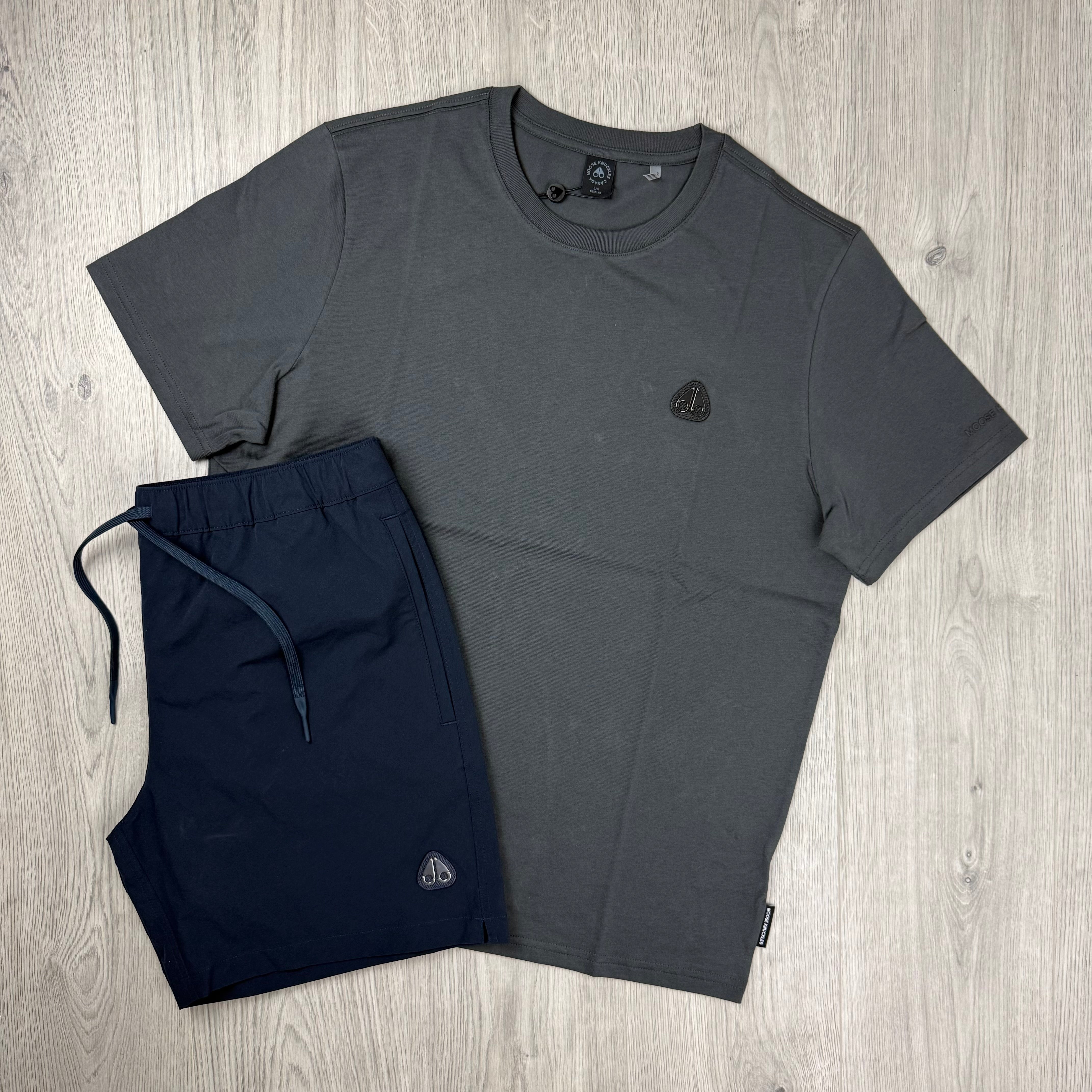Moose Knuckles Holiday Set - Cement/Navy