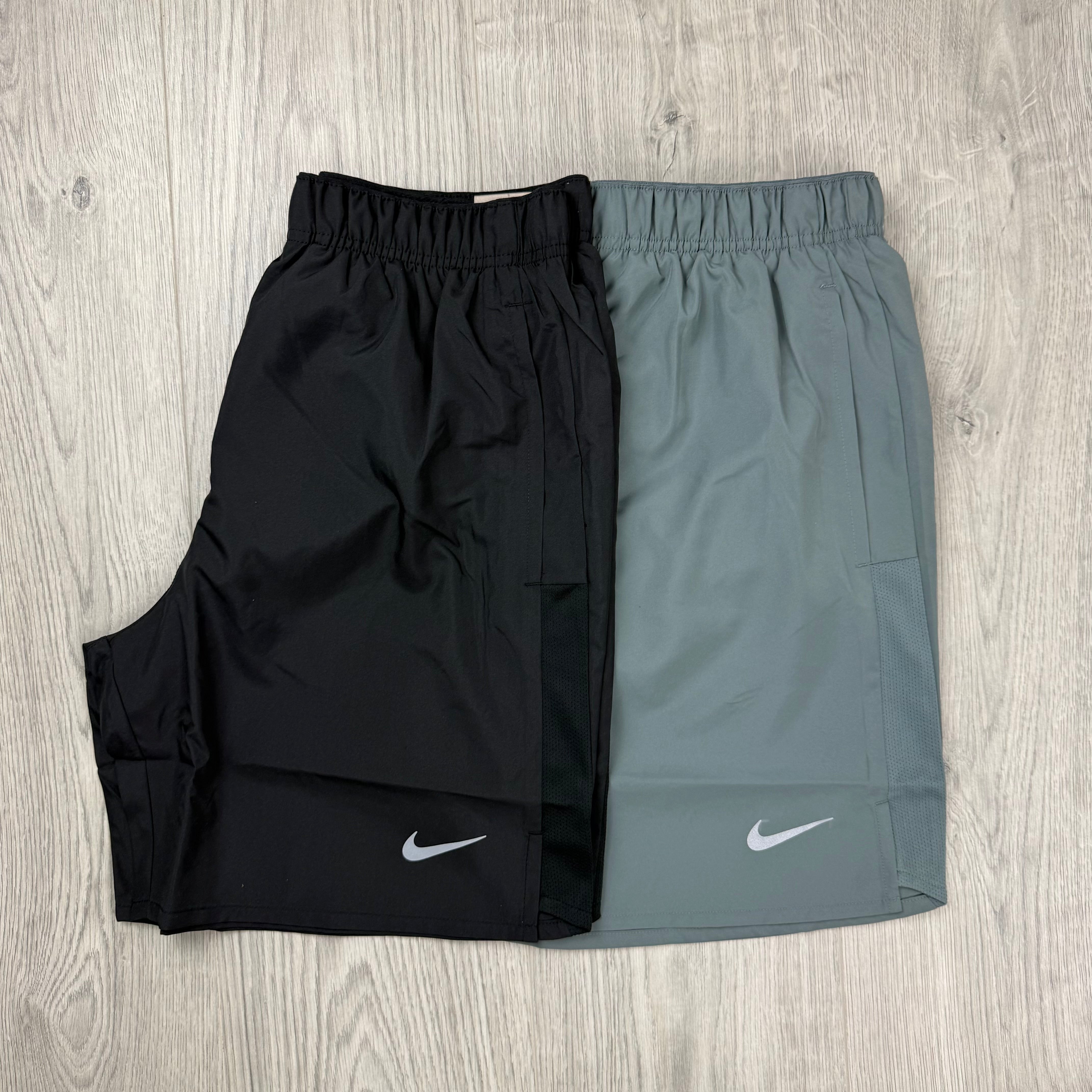 Nike 'Challenger' Pocket Short Set - Black/Smoke Grey