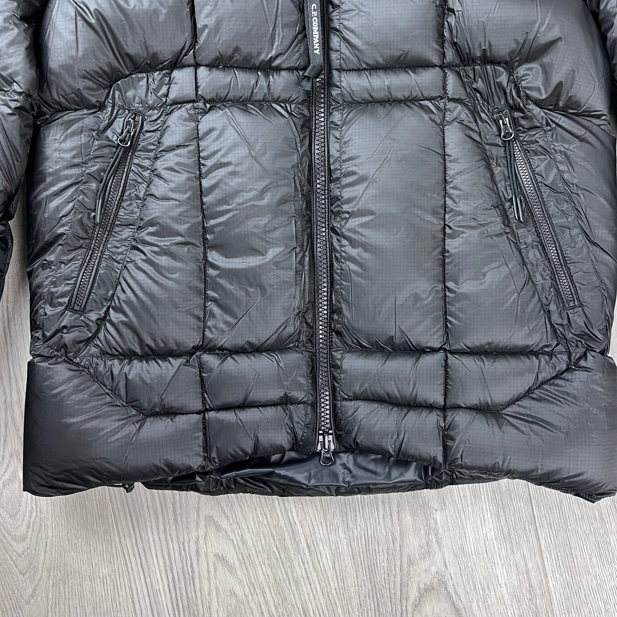 The front view of the hem and pockets on the CP Company D.D. Shell Hooded Down Jacket in Black. 